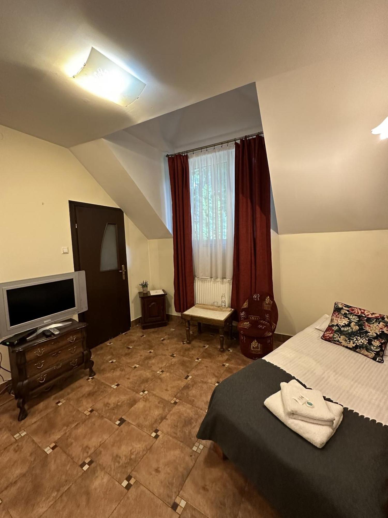 Palac Tarnowskich Hotel & Restauracja & Spa Ostrowiec Świętokrzyski Exteriör bild