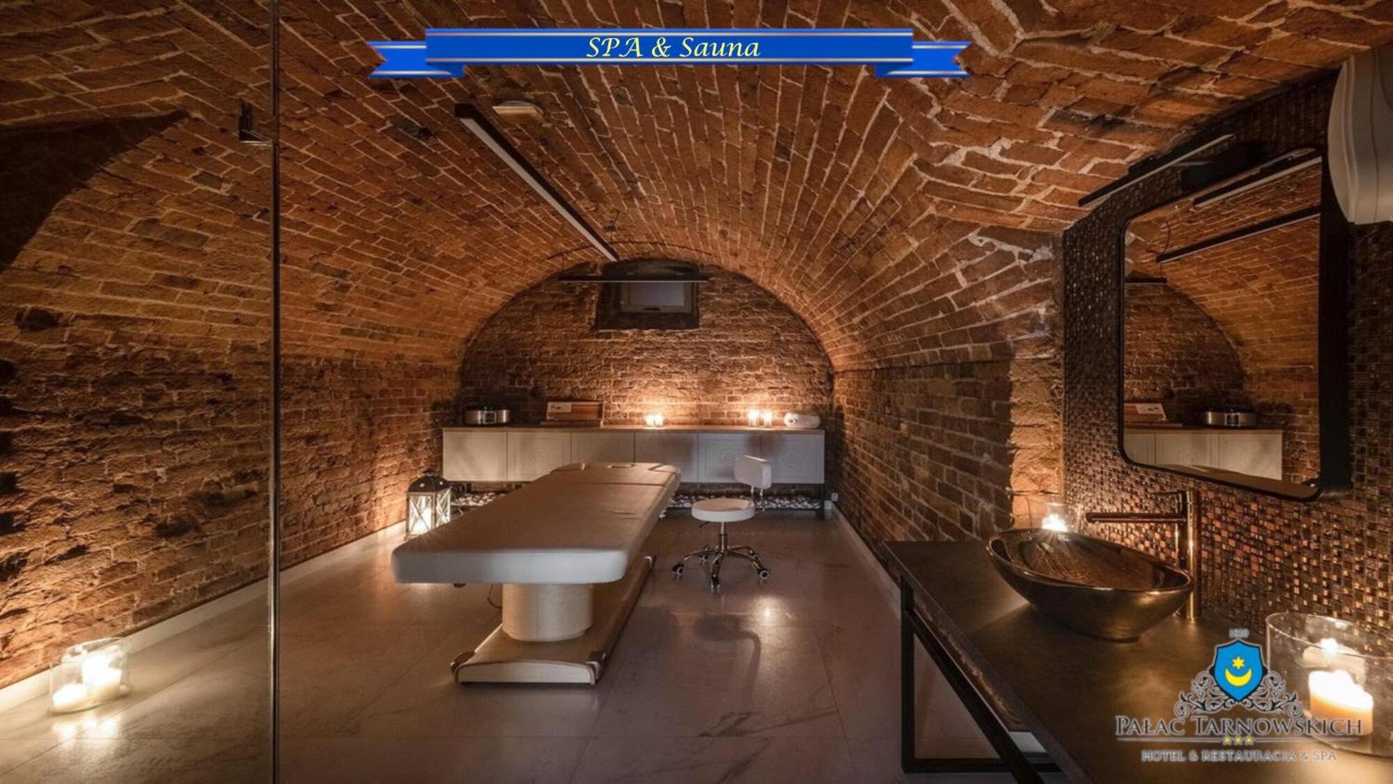 Palac Tarnowskich Hotel & Restauracja & Spa Ostrowiec Świętokrzyski Exteriör bild
